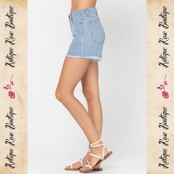 🌹 Judy Blue Blue And White Striped Cut Offs - Picture 2 of 8